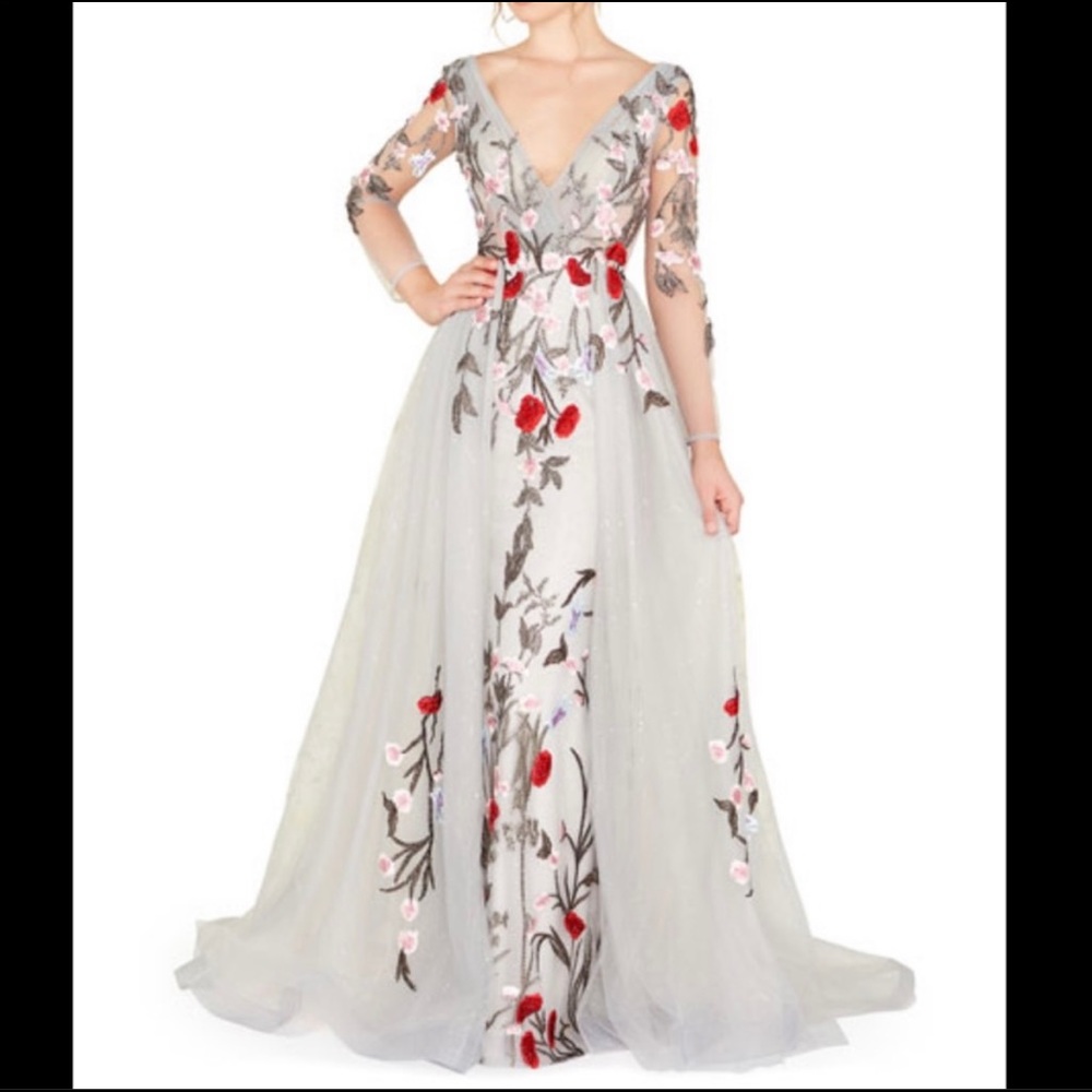Mac Duggal v neck plunge dress size 4.